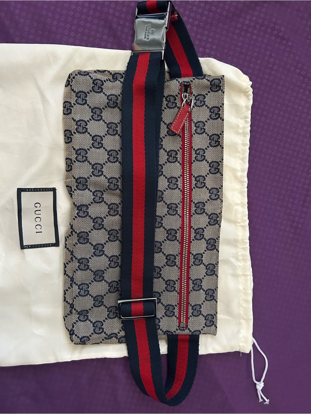 Authentic Gucci Navy Belt Bag with Red Leather Trim - Picture 2 of 11